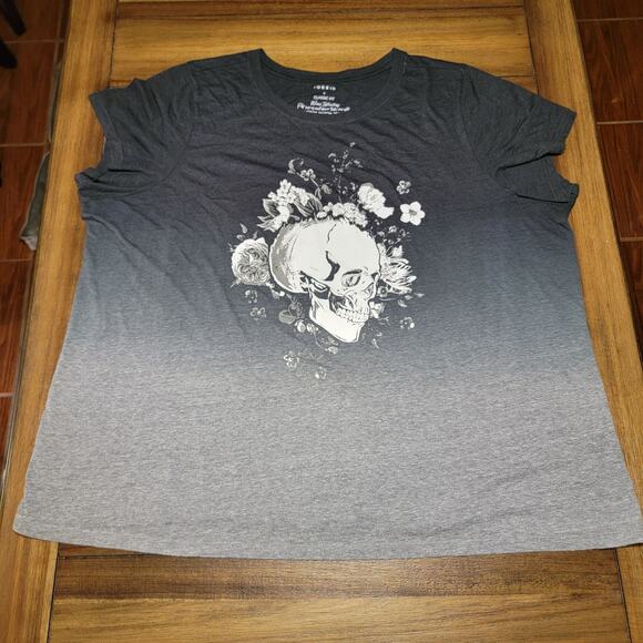 torrid Tops - Torrid Classic Fit Black Fade Blouse w/ Floral Skull - Size 4